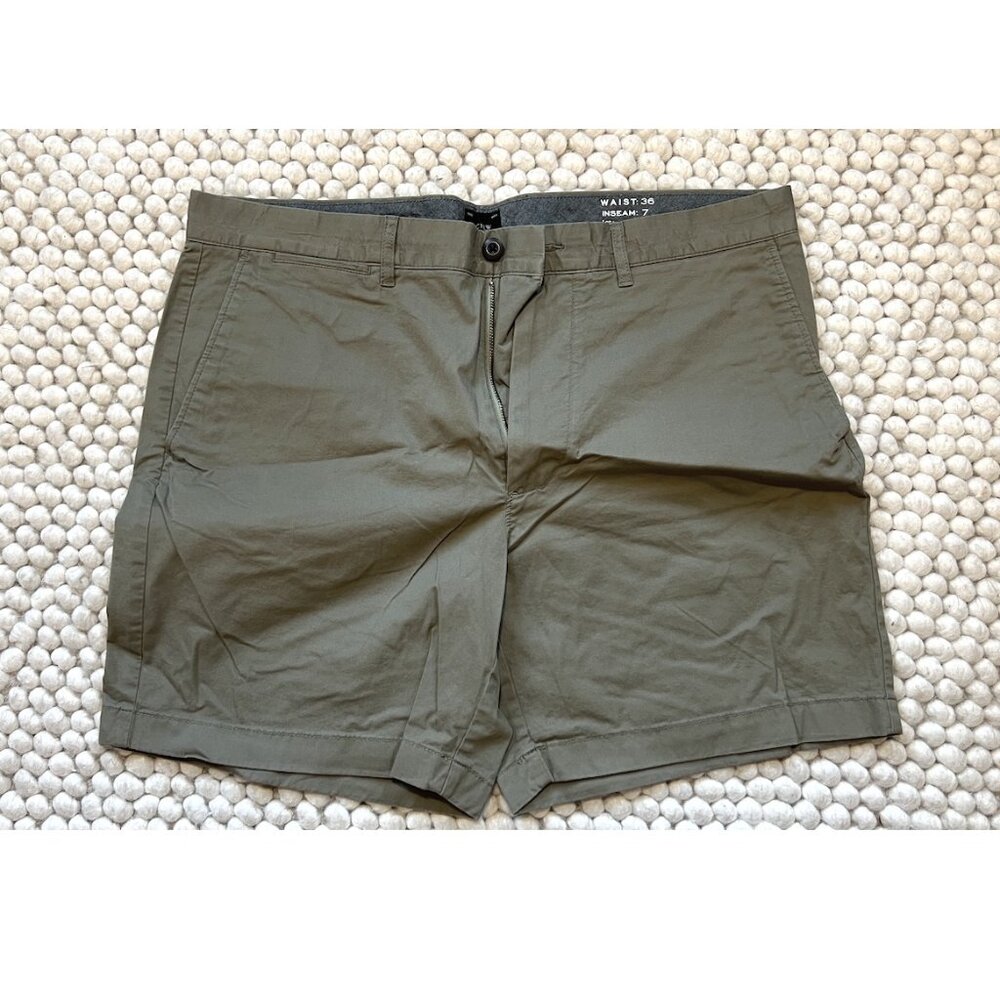 J. Crew Men’s 7" Stretch Chino Shorts - Light Green - Size 36